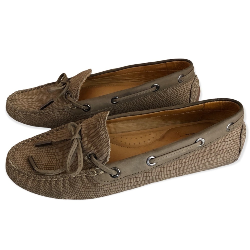 G.H. Bass & Co leather tassel loafers shoes